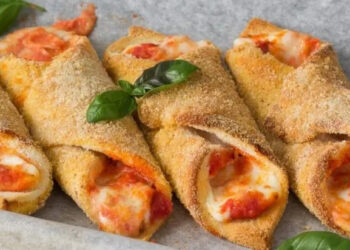 Canolli από ψωμί του τοστ, σε στυλ πίτσας