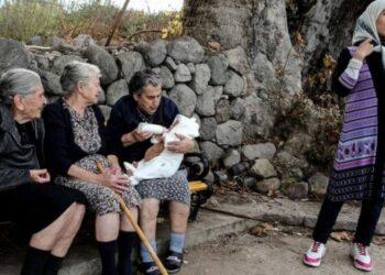 Θρήνος στη Μυτιλήνη: Πέθανε η γιαγιά Ευστρατία-H μια από τις τρεις «γιαγιάδες της Συκαμιάς»