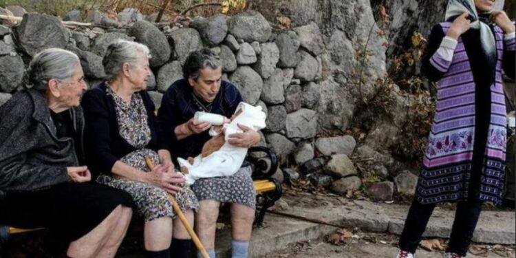 Θρήνος στη Μυτιλήνη: Πέθανε η γιαγιά Ευστρατία-H μια από τις τρεις «γιαγιάδες της Συκαμιάς»