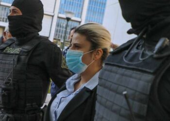 Έφη Κακαράντζουλα:  Την έπιασαν να κλέβει ρούχα-«Κόπηκε» από τα μεροκάματα των φυλακών