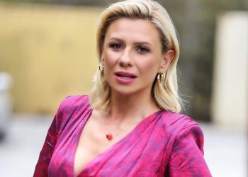 Ατύχημα για την Κατερίνα Καραβάτου-Γλίστρησε μέσα στο σπίτι