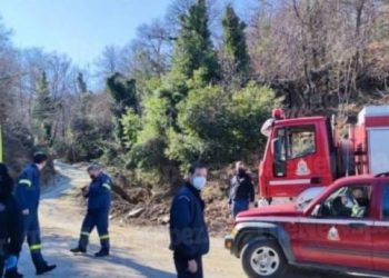 Βόλος: Τούμπαρε αυτοκίνητο – Μεγάλη επιχείρηση διάσωσης δύο ατόμων (φωτο)