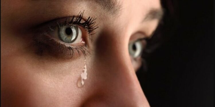 Alldaynews.gr Ταξίδεψε για να δει τον σύντροφό της, αλλά εκείνος δεν της άνοιγε επειδή ήταν με άλλη