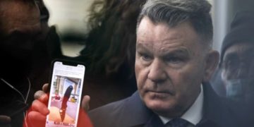 Δολοφονία Άλκη: Φωτογραφία με μαχαίρι του Γιώργου Σαββίδη έδειξε ο Κούγιας στους δημοσιογράφους