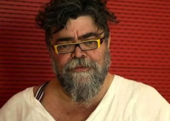 Alldaynews.gr Κραουνάκης: «Έχω ξενυχτήσει έξω από σπίτι για έρωτα, για να δω αν βγαίνει με τον εραστή»