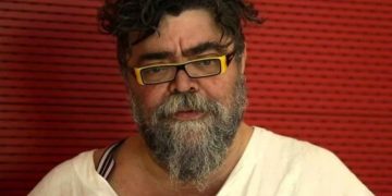 Alldaynews.gr Κραουνάκης: «Έχω ξενυχτήσει έξω από σπίτι για έρωτα, για να δω αν βγαίνει με τον εραστή»