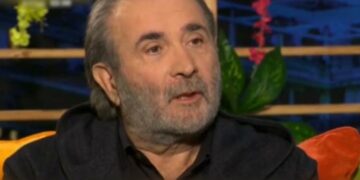 Alldaynews.gr Λάκης Λαζόπουλος: Με την Τασούλα δεν χωρίσαμε ποτέ, εγώ όμως απομακρυνόμουν – Τα γράμματα που διάβασε μετά θάνατον (video)