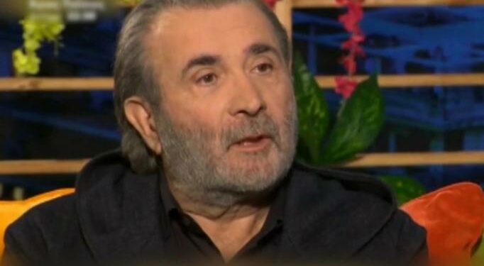 Alldaynews.gr Λάκης Λαζόπουλος: Με την Τασούλα δεν χωρίσαμε ποτέ, εγώ όμως απομακρυνόμουν – Τα γράμματα που διάβασε μετά θάνατον (video)