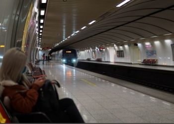 Μητέρα ξέχασε το μωρό της στο Σύνταγμα και έφτασε Μοναστηράκι με το Μετρό