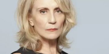 Θέμις Μπαζάκα: «Ήταν τόσο ξαφνικός ο θάνατος του αδερφού μου, έγινα πέτρα, δεν έκλαψα για χρόνια»