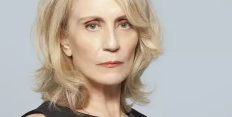 Θέμις Μπαζάκα: «Ήταν τόσο ξαφνικός ο θάνατος του αδερφού μου, έγινα πέτρα, δεν έκλαψα για χρόνια»