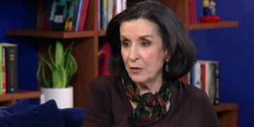 Alldaynews.gr Νένα Μεντή: “Έπαιζα χαρτιά 24ωρα ολόκληρα, έβγαλα πολλά χρήματα”