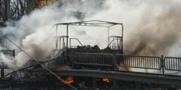 Alldaynews.gr Ουκρανία: Ισχυρές εκρήξεις αεροπορικές επιδρομές στο Κίεβο αμέσως μετά το τέλος των συνομιλιών