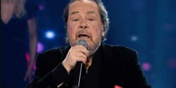 Γιάννης Πάριος: «Δεν είμαι κάποιος. Απλά τραγουδάω καλύτερα από σένα»