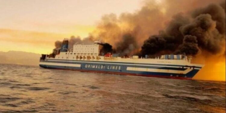 Τραγωδία ανοιχτά της Κέρκυρας: 10 οι αγνοούμενοι-2 οι εγκλωβισμένοι