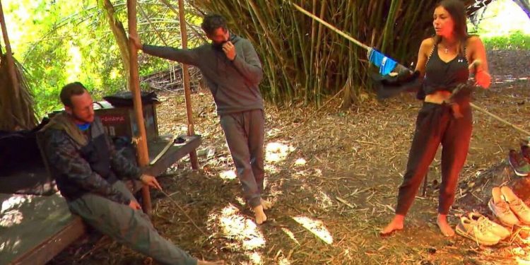 Alldaynews.gr Άγριος καβγάς στο Survivor: «Σε ποιον λες σκάρε ρε; Σκάσε να πεις στον πατέρα σου» (vids)