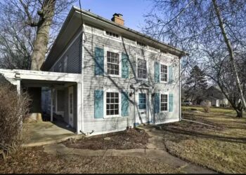 Ο λόγος που υπάρχουν τέσσερις τουαλέτες σε ένα μπάνιο σε αυτό το σπίτι