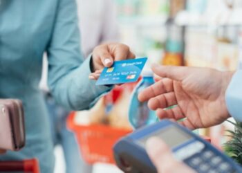 Σούπερ μάρκετ: Υπάλληλος ανακοίνωσε από το μικρόφωνο του ταμείου την παραίτηση του και τα «έχωσε» στην εταιρία