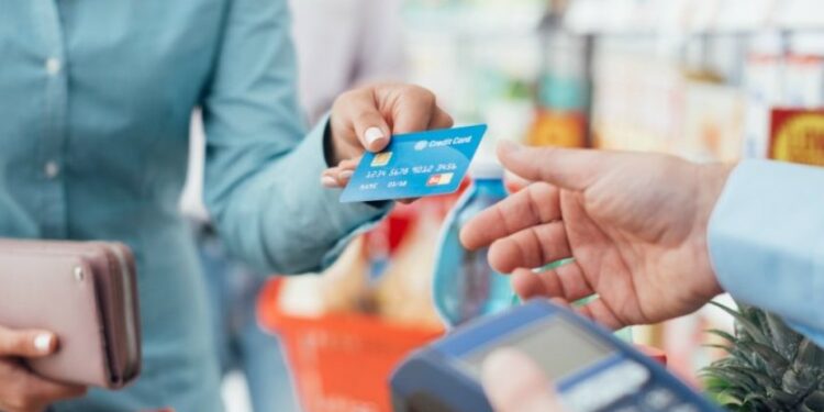 Alldaynews.gr Σούπερ μάρκετ: Υπάλληλος ανακοίνωσε από το μικρόφωνο του ταμείου την παραίτηση του και τα «έχωσε» στην εταιρία