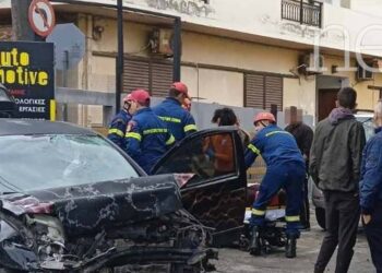 Σοκαριστικό τροχαίο στο Ηράκλειο: Απεγκλωβίστηκε ο οδηγός[photos]