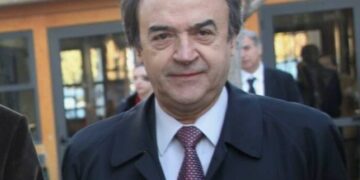 «Τσοβόλα, δώσ’ τα όλα» – Τι σήμαινε η φράση που είχε προκαλέσει σεισμό στις εκλογές του 1989[video]