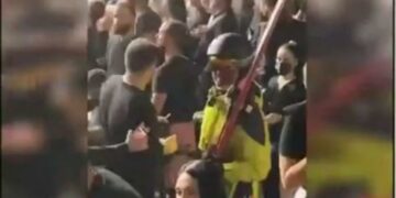 Πήγε να διασκεδάσει στον Βέρτη φορώντας στολή και πέδιλα του σκι