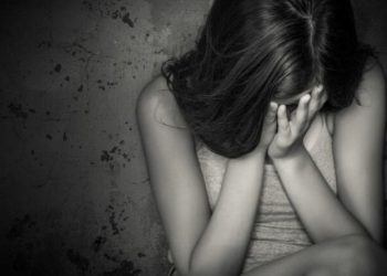 Alldaynews.gr Κτήνος στο Αίγιο: Άντρας έκοψε το πρόσωπο της γυναίκας του και απειλούσε να τη σκοτώσει