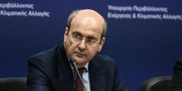 Alldaynews.gr Κωστής Χατζηδάκης: Ο πατέρας μου παντρεύτηκε την πρώτη γυναίκα του ενώ ήξερε ότι θα πέθαινε σε ένα μήνα