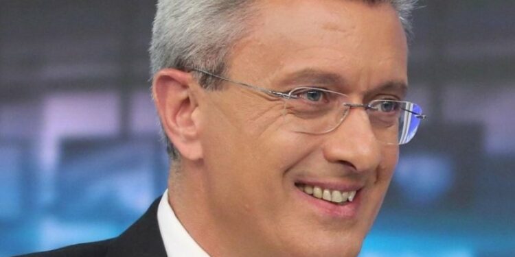 Είχε μαύρα μαλλιά και πολύ στιλ – Φωτογραφία του Νίκου Χατζηνικολάου από όταν ήταν νέος