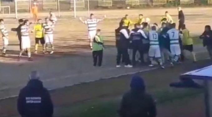 Άγριος ξυλοδαρμός ποδοσφαιριστών και προπονητή στο τοπικό Χαλκιδικής! (video)