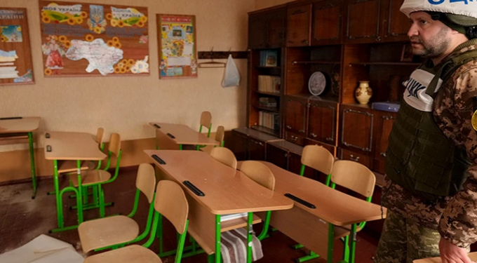 Ουκρανία: Με αυτοκόλλητα με την ομάδα αίματος πήγαιναν τα παιδιά στο σχολείο