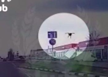 Ρωσία: Οδηγός ΙΧ εκτινάχθηκε από το κάθισμά του σε τροχαίο και σώζεται (video)