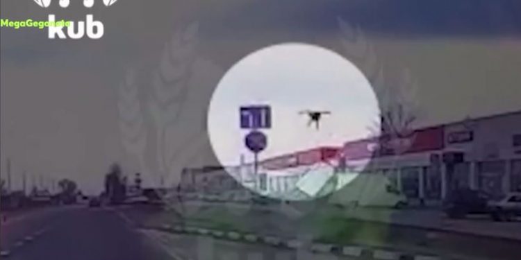 Alldaynews.gr Ρωσία: Οδηγός ΙΧ εκτινάχθηκε από το κάθισμά του σε τροχαίο και σώζεται (video)