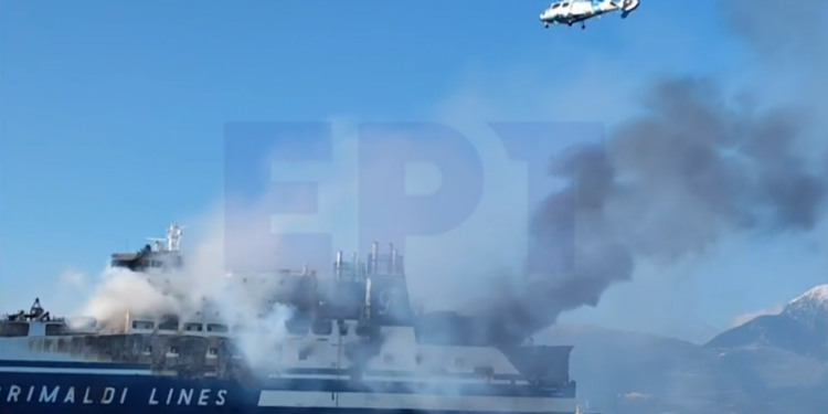 Alldaynews.gr Euroferry Olympia: Έσωσαν τους 2 εγκλωβισμένους – Σε εξέλιξη επιχείρηση διάσωσης των 11 – Στο σημείο η Μονάδα Υποβρύχιων Αποστολών