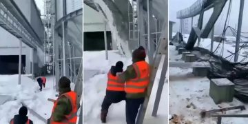 Alldaynews.gr Εργάτης ρίχνει χιονόμπαλα σε στέγη εργοστασίου και προκαλεί απόλυτη καταστροφή (video)