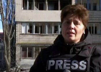 Alldaynews.gr Πόλεμος Ουκρανία: Συγκλονίζει η δημοσιογράφος της ΕΡΤ – Κραυγές εν μέσω βομβαρδισμών “Μας ρίχνουν. Βομβαρδίζουν”