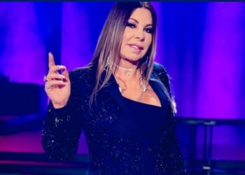 Μοναδικές Φωτογραφίες: Η Άντζελα Δημητρίου με brazilian μαγιό, σχεδόν topless και χωρίς ρετούς