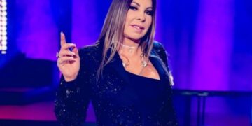 Alldaynews.gr Μοναδικές Φωτογραφίες: Η Άντζελα Δημητρίου με brazilian μαγιό, σχεδόν topless και χωρίς ρετούς