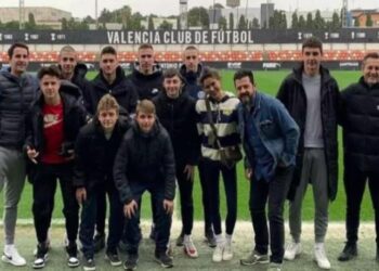 Alldaynews.gr Πρώην παίκτης του ΟΦΗ έφυγε από Ουκρανία, πήρε μαζί του 22 ποδοσφαιριστές και τους βρήκε ομάδα στην Ισπανία!