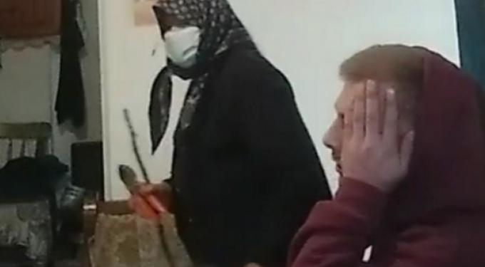 Alldaynews.gr Η φάρσα εγγονού στη γιαγιά του ότι κόλλησε κορωνοϊό που έγινε viral (video)