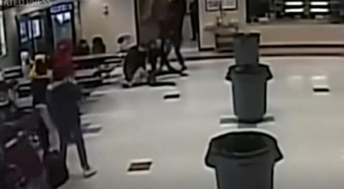 Alldaynews.gr Μανουσάκης για Γκλέτσο: «Μου είχε πει ότι θα σπάσει στον ξύλο όποιον του έλεγε για την τηλεοπτική γυναίκα του» (video)