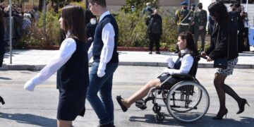 Alldaynews.gr Σε καροτσάκι με χίλιες μύριες δυσκολίες, αλλά… περήφανη!