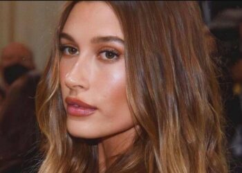 Κρίσιμες ώρες για την Hailey Bieber-Με εγκεφαλική θρόμβωση στο νοσοκομείο