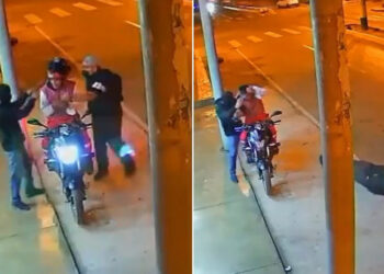 Κλέφτης απείλησε και πυροβόλησε μηχανόβιο και σκότωσε τον συνεργό του που καθόταν από την άλλη πλευρά (video)