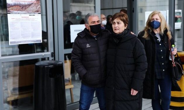 Alldaynews.gr Νέα αναβολή στη δίκη Τοπαλούδη – Έξαλλοι οι γονείς της που ήρθαν από τον Διδυμότειχο