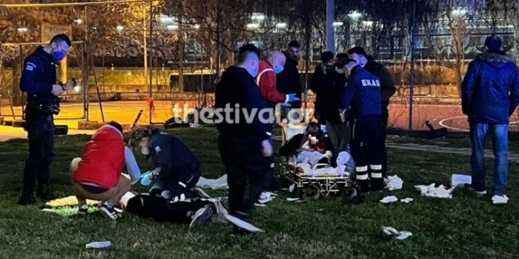 Alldaynews.gr Θεσσαλονίκη-Πριν Λίγο: Άγριο επεισόδιο με τρεις μαχαιρωμένους (video)