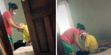 Παρά την εγκατάλειψη από τον σύζυγο της, φροντίζει και λούζει τον πρώην πεθερό της με μεγάλη αφοσίωση