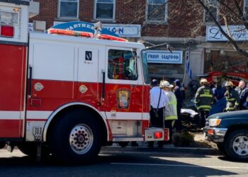 Τραγωδία: Μια Νεκρή και 5 σοβαρά Τραυματίες-Αυτοκίνητο έπεσε σε αυλή Ελληνικού εστιατορίου στην Ουάσινγκτον