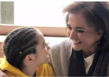 Η Ντόρα και το Ντοράκι – Η τρυφερή φωτογραφία με την εγγονή της