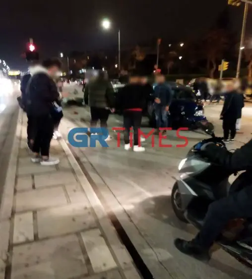 Συμβαίνει Τώρα-Θεσσαλονίκη: Τρελή πορεία λεωφορείου παρέσυρε οχήματα-Υπάρχουν τραυματίες[photos]